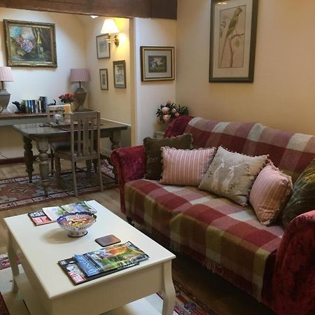 The Grooms Loft Self Contained Apartment Milton Abbas Екстер'єр фото