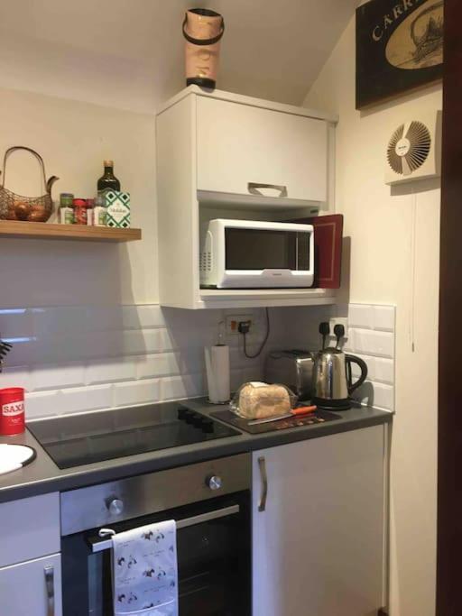 The Grooms Loft Self Contained Apartment Milton Abbas Екстер'єр фото