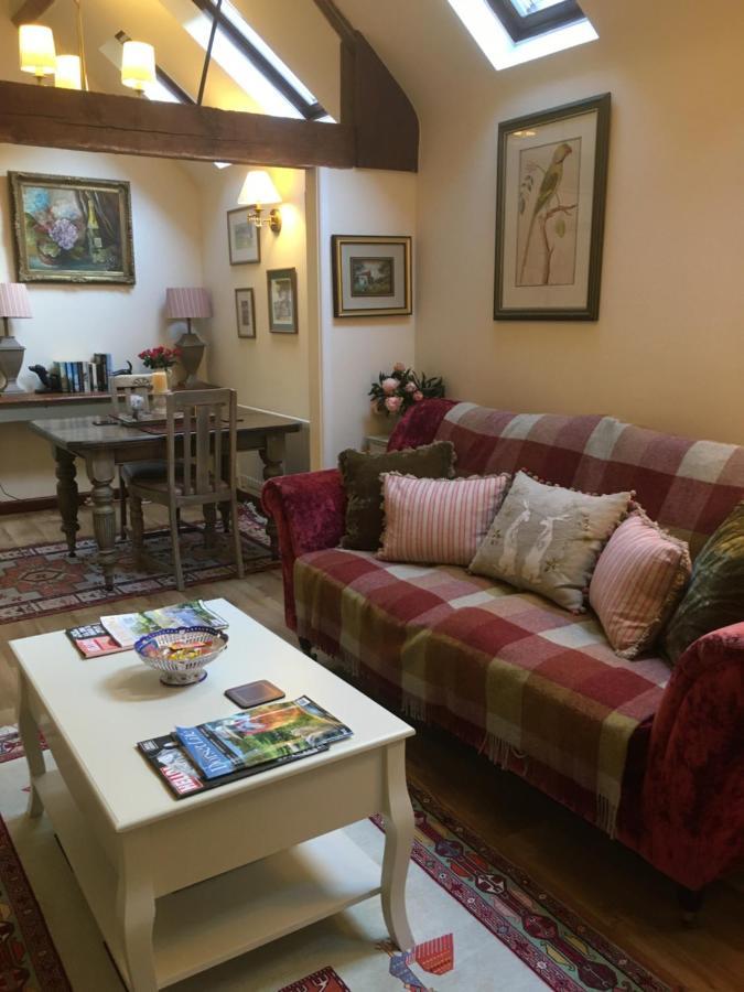 The Grooms Loft Self Contained Apartment Milton Abbas Екстер'єр фото