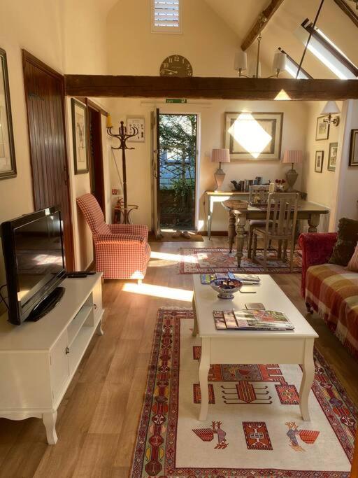 The Grooms Loft Self Contained Apartment Milton Abbas Екстер'єр фото