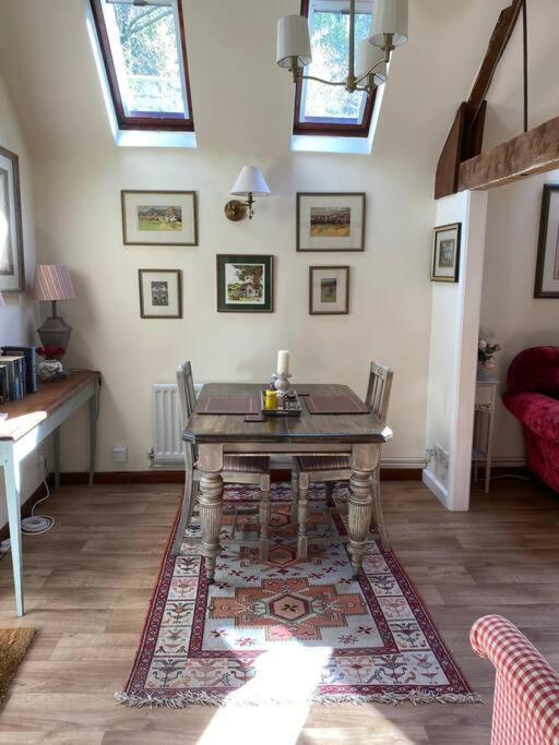 The Grooms Loft Self Contained Apartment Milton Abbas Екстер'єр фото