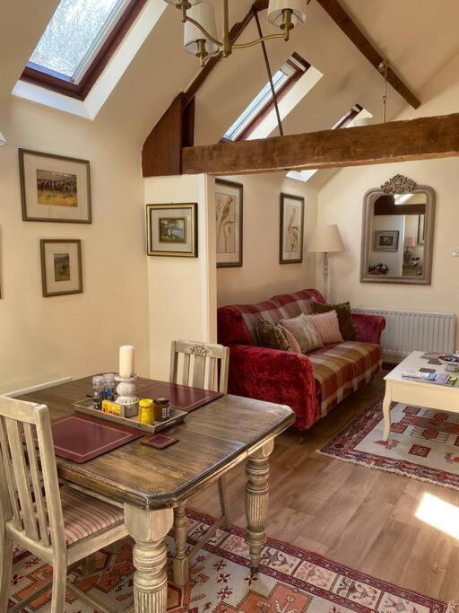 The Grooms Loft Self Contained Apartment Milton Abbas Екстер'єр фото