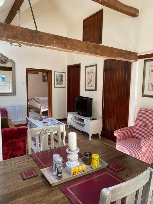 The Grooms Loft Self Contained Apartment Milton Abbas Екстер'єр фото