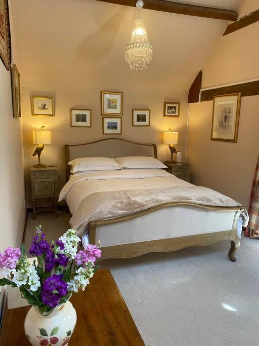 The Grooms Loft Self Contained Apartment Milton Abbas Екстер'єр фото