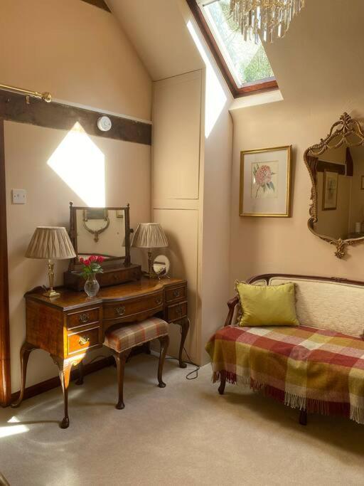 The Grooms Loft Self Contained Apartment Milton Abbas Екстер'єр фото